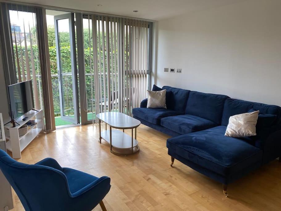 Modern Apartment, Fistral * New Quay